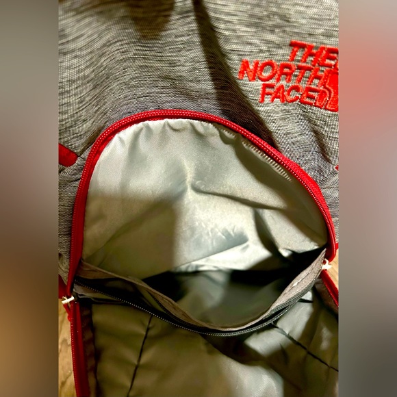 The North Face Pivoter Laptop Backpack Red/Gray - Unisex - Picture 5 of 12